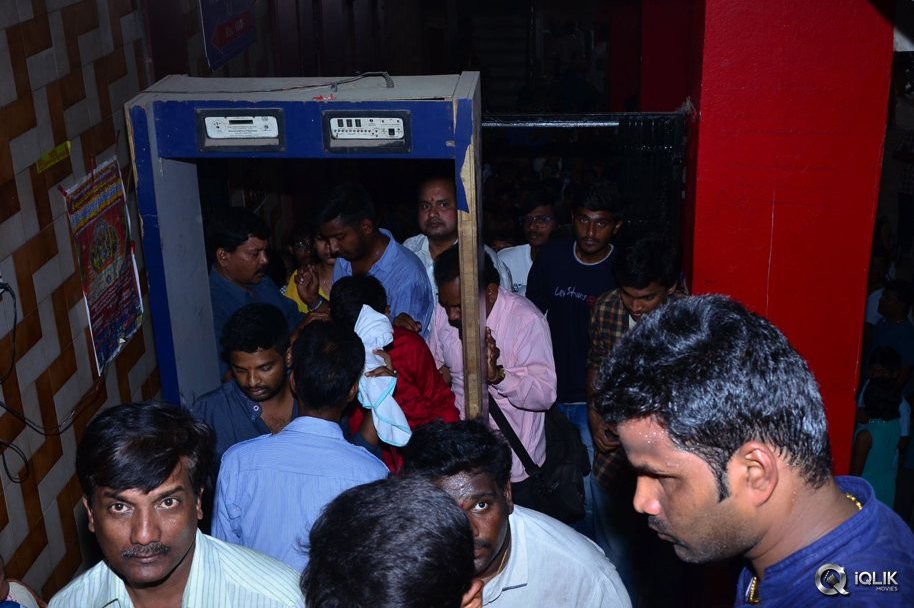 Baahubali-2-Hungama-at-RTC-X-Roads